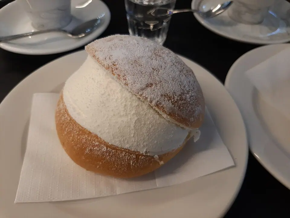Maritozzi con la panna