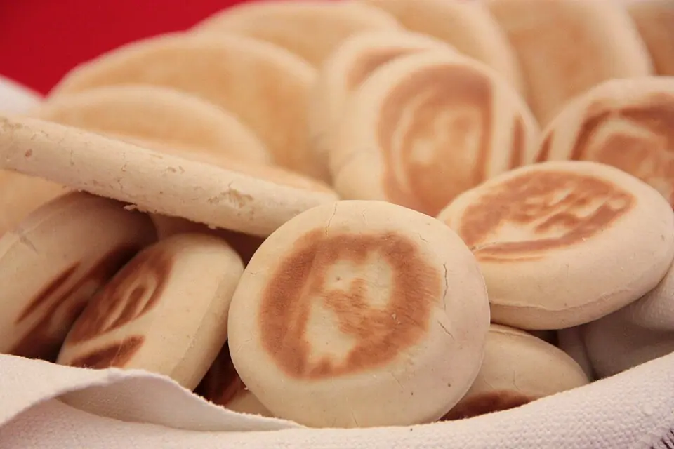 Tigelle modenesi con pesto di lardo